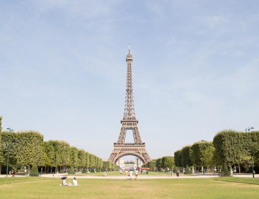 Front view of the Eiffel tower on a sunny day