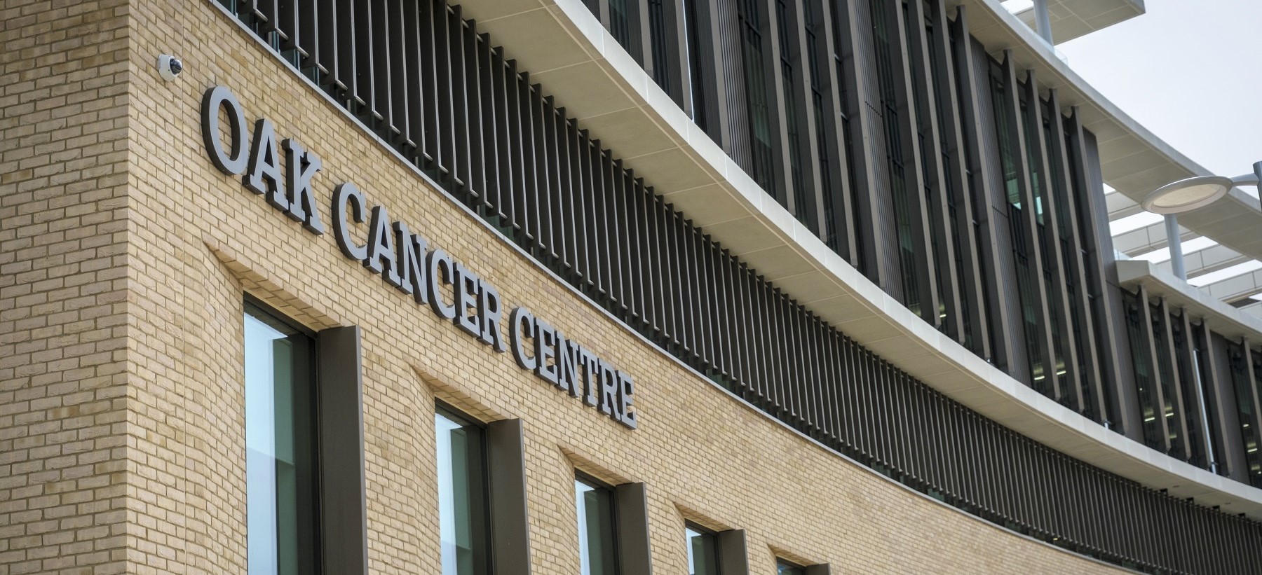 A Photograph of the completed Oak Cancer Centre building in Sutton