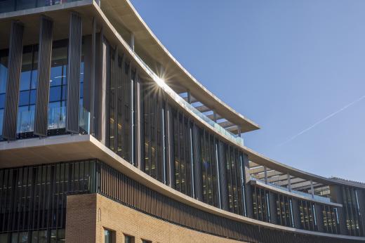 A Photograph of the completed Oak Cancer Centre building in Sutton