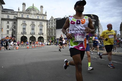 A Royal Marsden runner on the ASICS 10k course