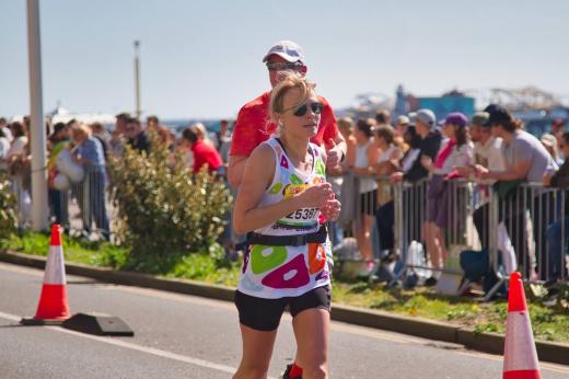 Royal Marsden runner with the pier, other runners and supporters in the background