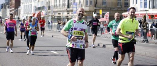 Brighton Marathon - supporter Stu and other runners