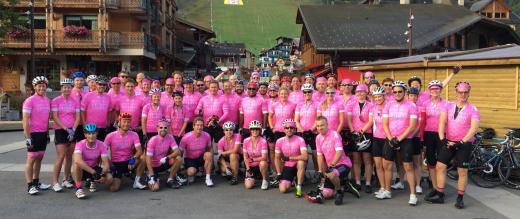 Les Curistas - the full team of Le Cure de France in their pink kit