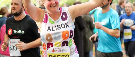 Royal Parks runner waving to the crowd