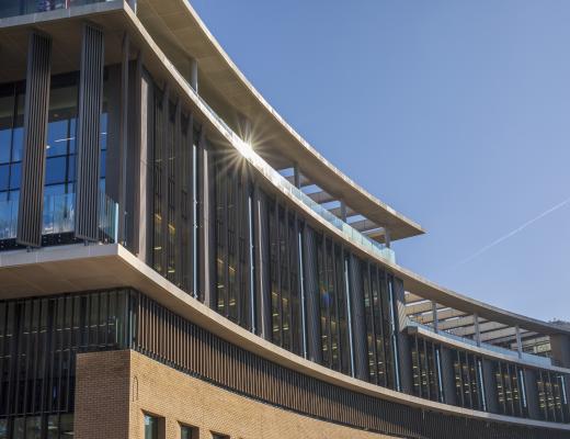 A Photograph of the completed Oak Cancer Centre building in Sutton